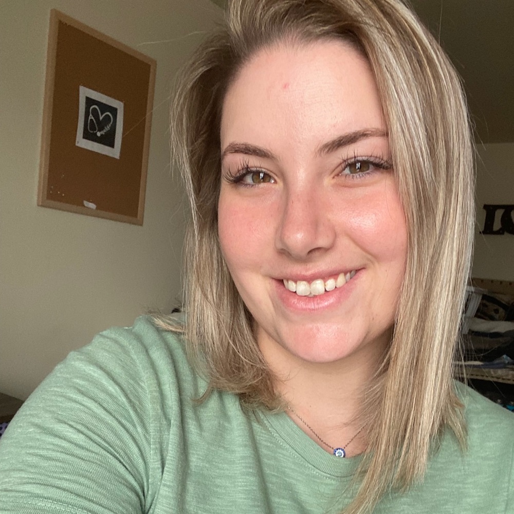 Meet your Posher, Kayla